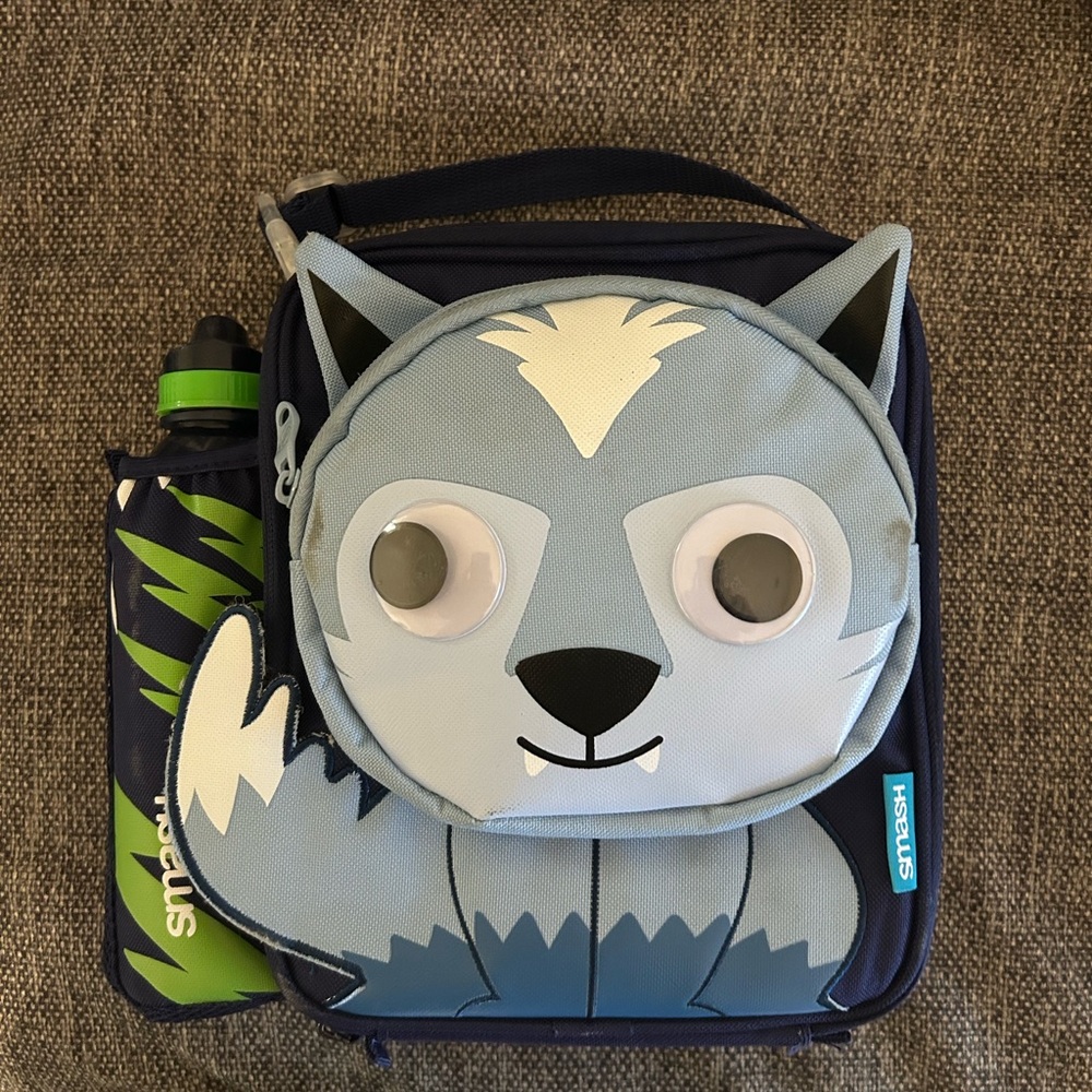 Smash Wolf Lunch Bag with Water Bottle - Picture 6 of 6